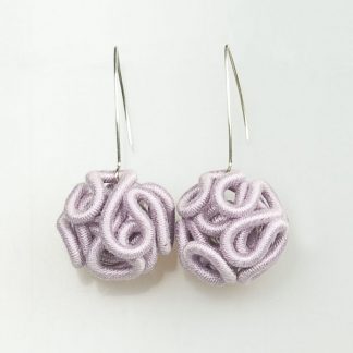 Długie kolczyki kulki - pudrowy fiolet